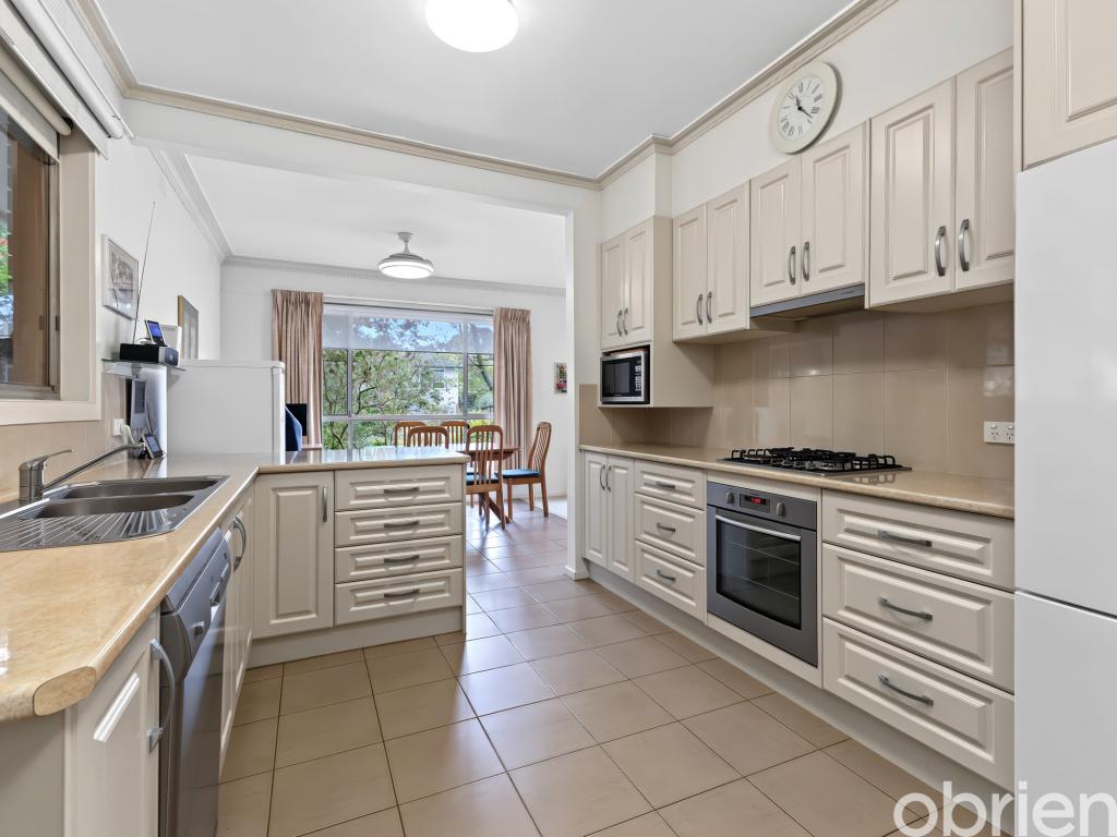 13 Warnes Rd, Mitcham, VIC 3132