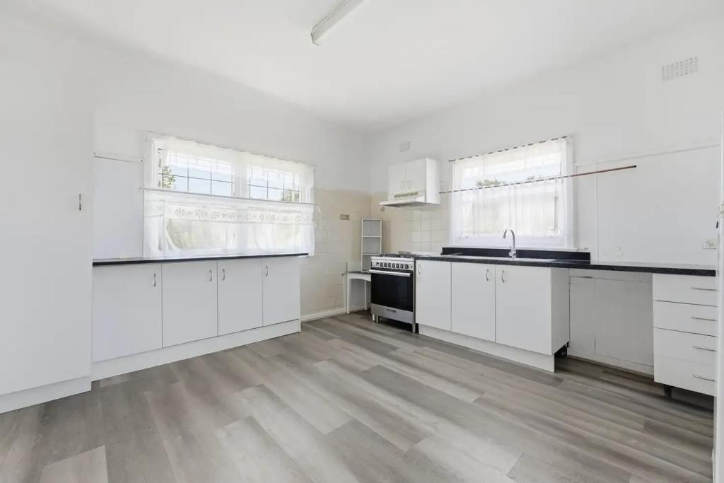 30 Dan St, Campbelltown, NSW 2560