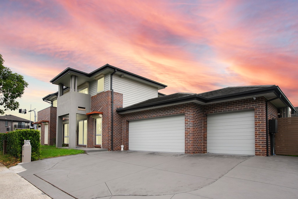 256 SOUTH CCT, ORAN PARK, NSW 2570