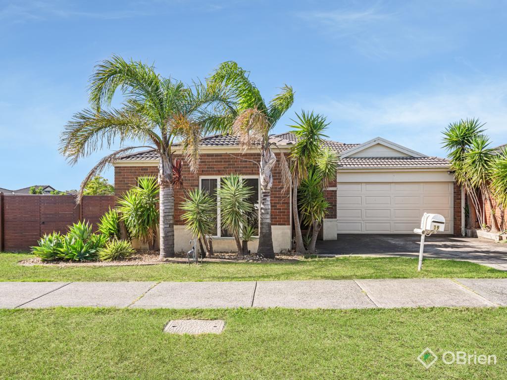 19 Diamond Pde, Skye, VIC 3977