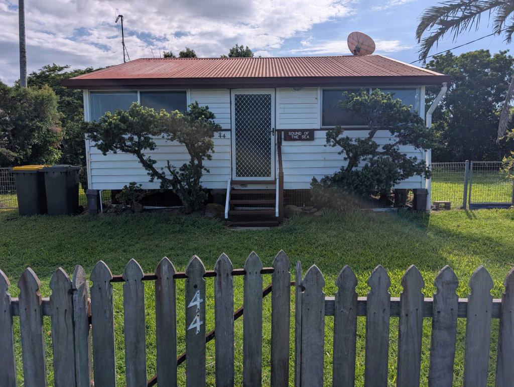 44 Bathurst St, Elliott Heads, QLD 4670