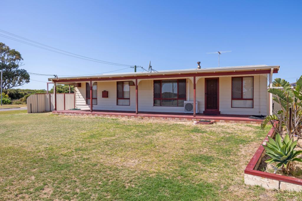 54 Nairn St, Leeman, WA 6514