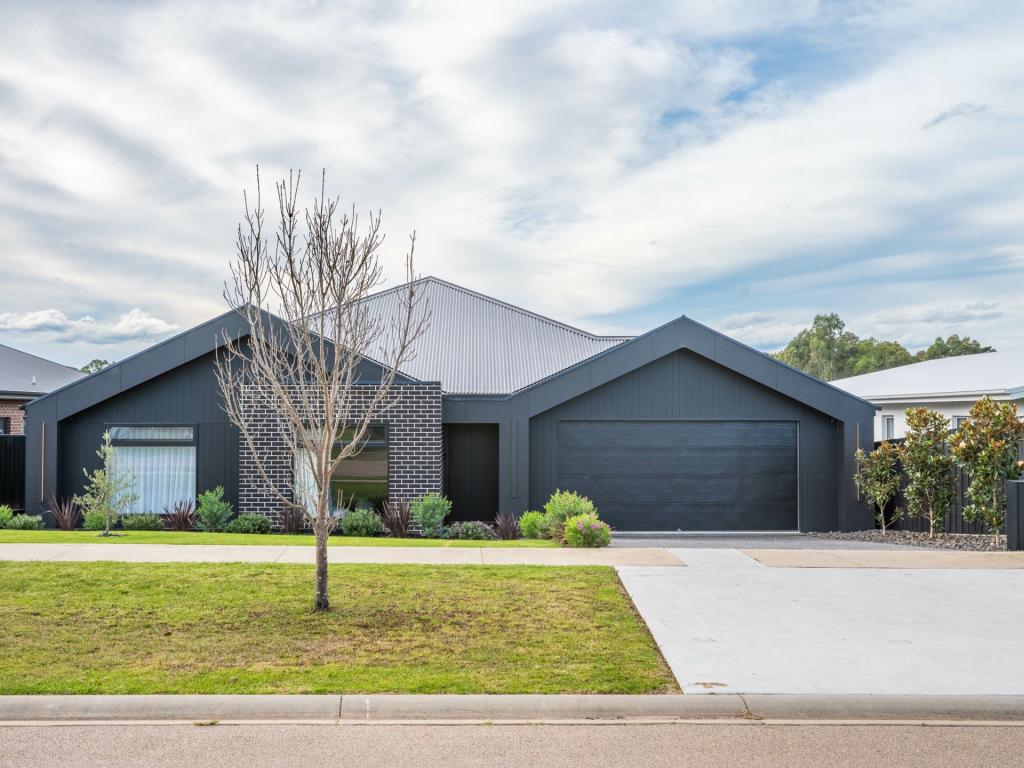 43 Eastern View Dr, Eastwood, VIC 3875