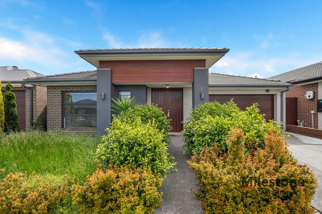 11 MARSHY AVE, CRANBOURNE EAST, VIC 3977