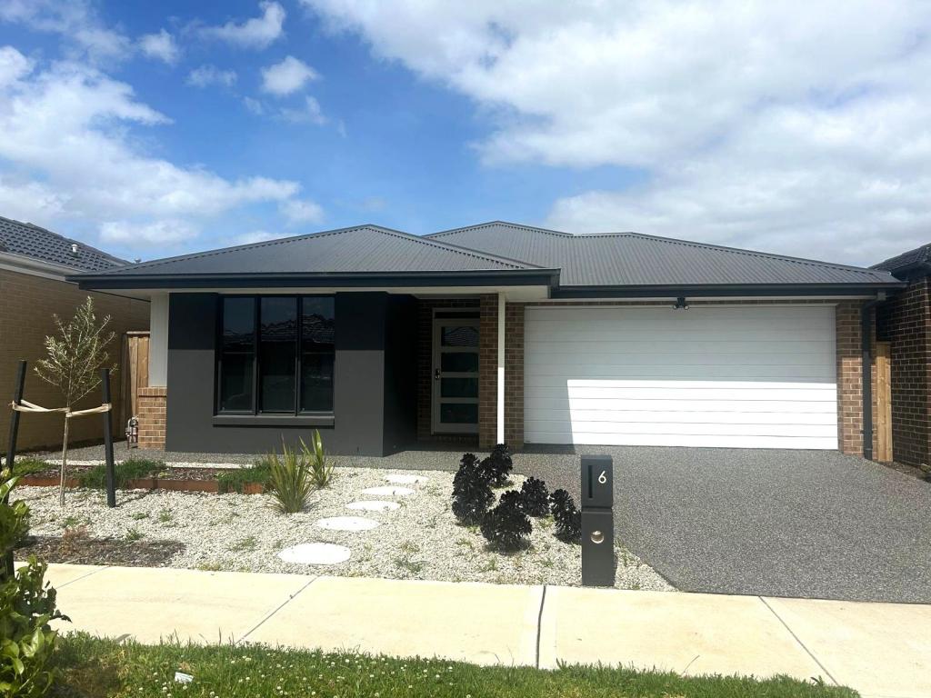 6 BASILICO ST, CLYDE, VIC 3978