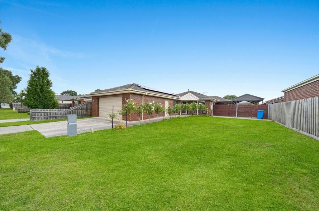 14 Dunferline Cres, Cranbourne, VIC 3977