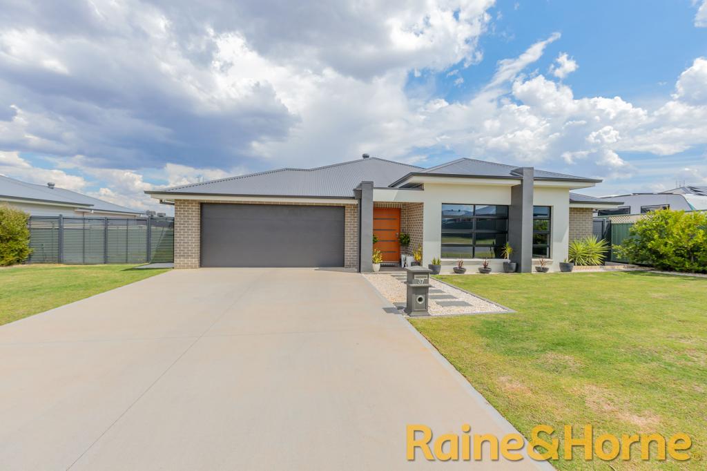 37 Holmwood Dr, Dubbo, NSW 2830