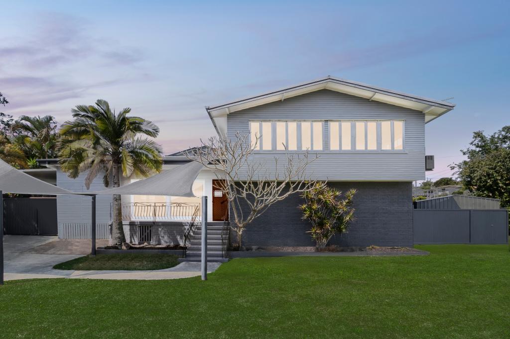 2 Banoon Dr, Wynnum, QLD 4178