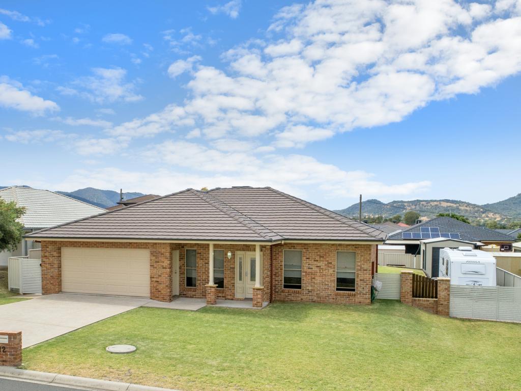 12 Lily Cl, Kootingal, NSW 2352