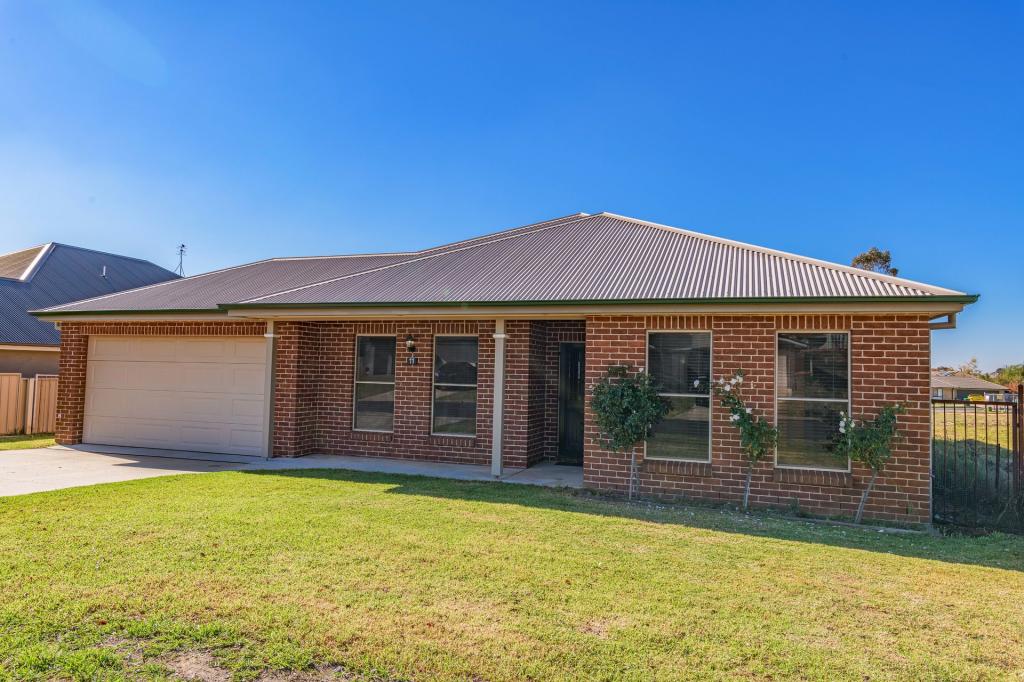 11 Emmaville St, Orange, NSW 2800