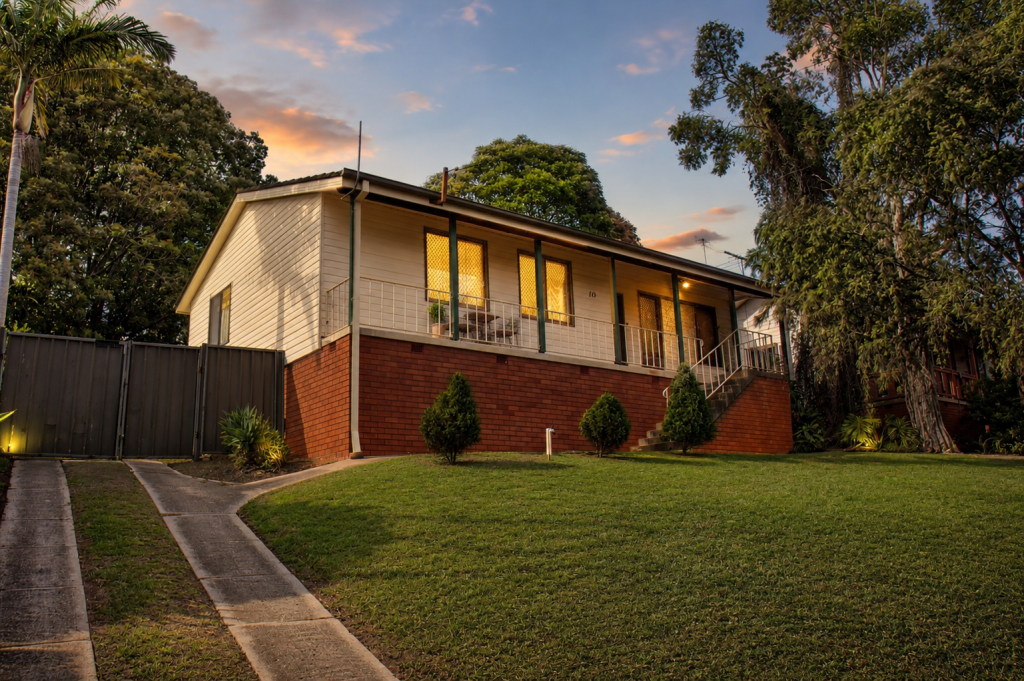 10 Bilgola St, Campbelltown, NSW 2560