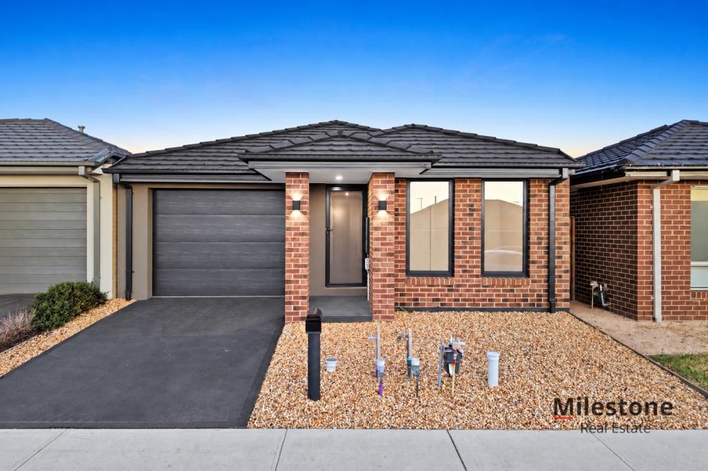 16 Goanna Rd, Clyde North, VIC 3978