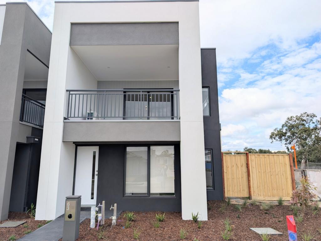 63 FAIRYWREN RD, MICKLEHAM, VIC 3064