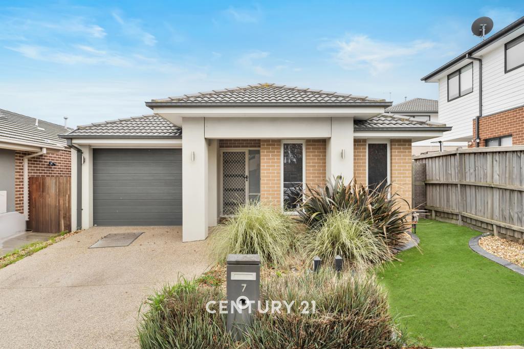 7 HUT RD, CLYDE NORTH, VIC 3978