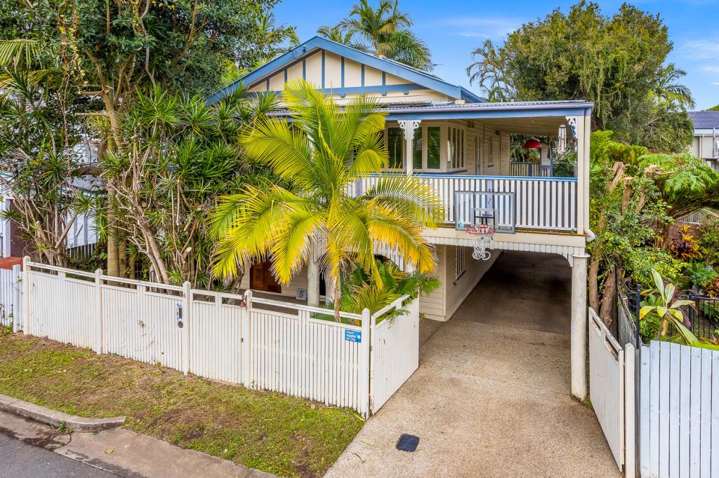 5 OXFORD PL, SHORNCLIFFE, QLD 4017