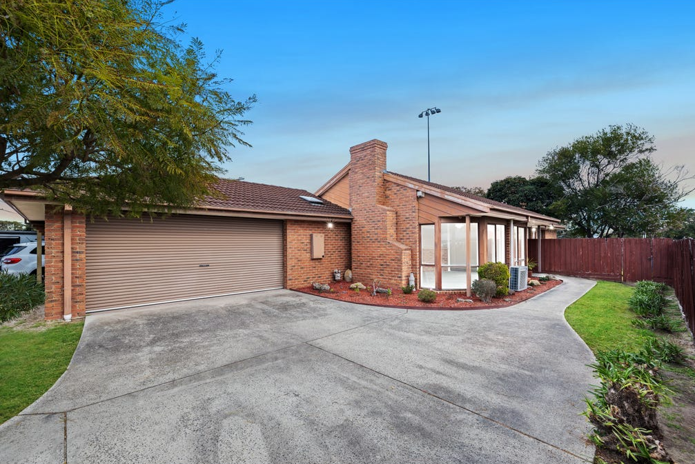 33 Milroy Cres, Seaford, VIC 3198