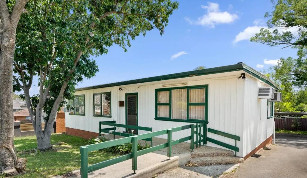 2 EMMA CRES, CONSTITUTION HILL, NSW 2145