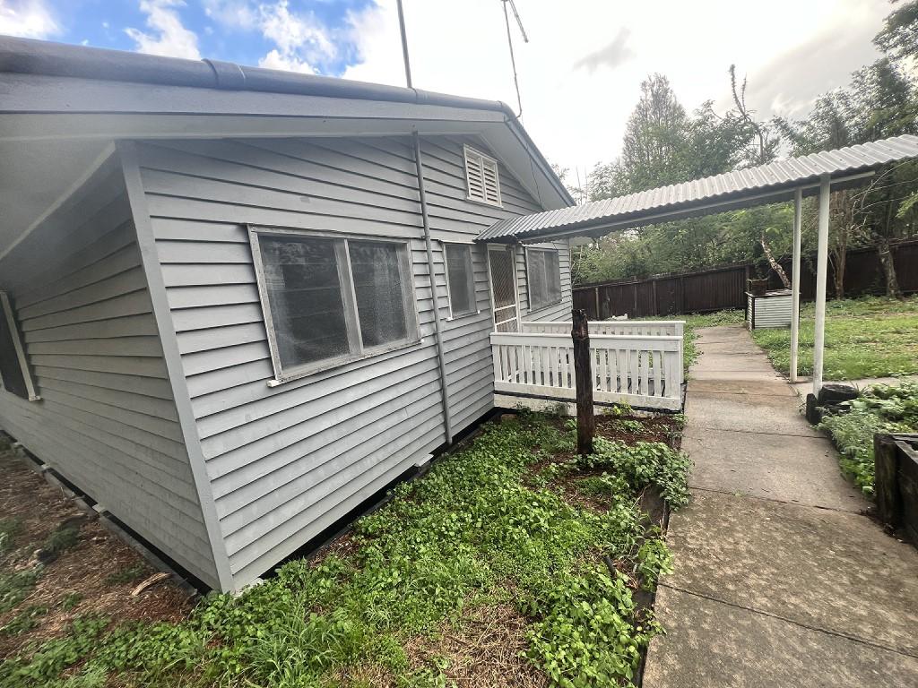 86 Middle St, Esk, QLD 4312