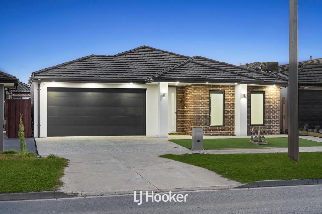 31 SMITHS LANE, CLYDE NORTH, VIC 3978