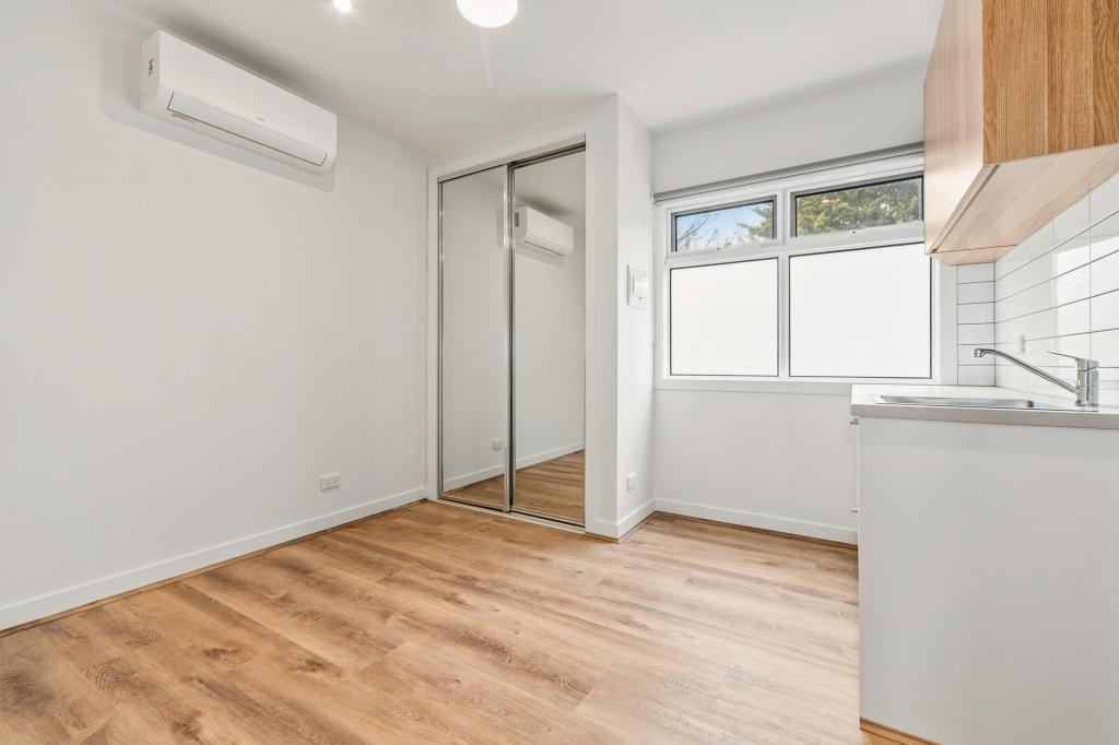 ROOM 8/14A CULCAIRN DR, FRANKSTON SOUTH, VIC 3199