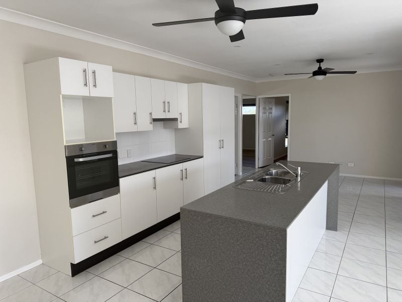 128 Bestmann Rd, Sandstone Point, QLD 4511