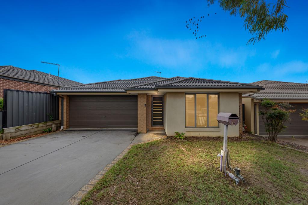 10 BOTHAM CRES, PAKENHAM, VIC 3810