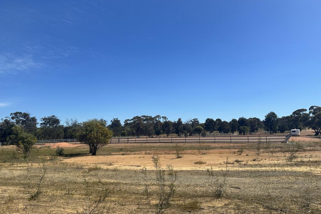 2 Bow St, Cuballing, WA 6311