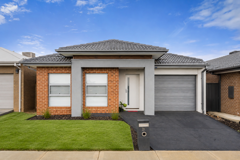 21 VOGUE DR, WYNDHAM VALE, VIC 3024