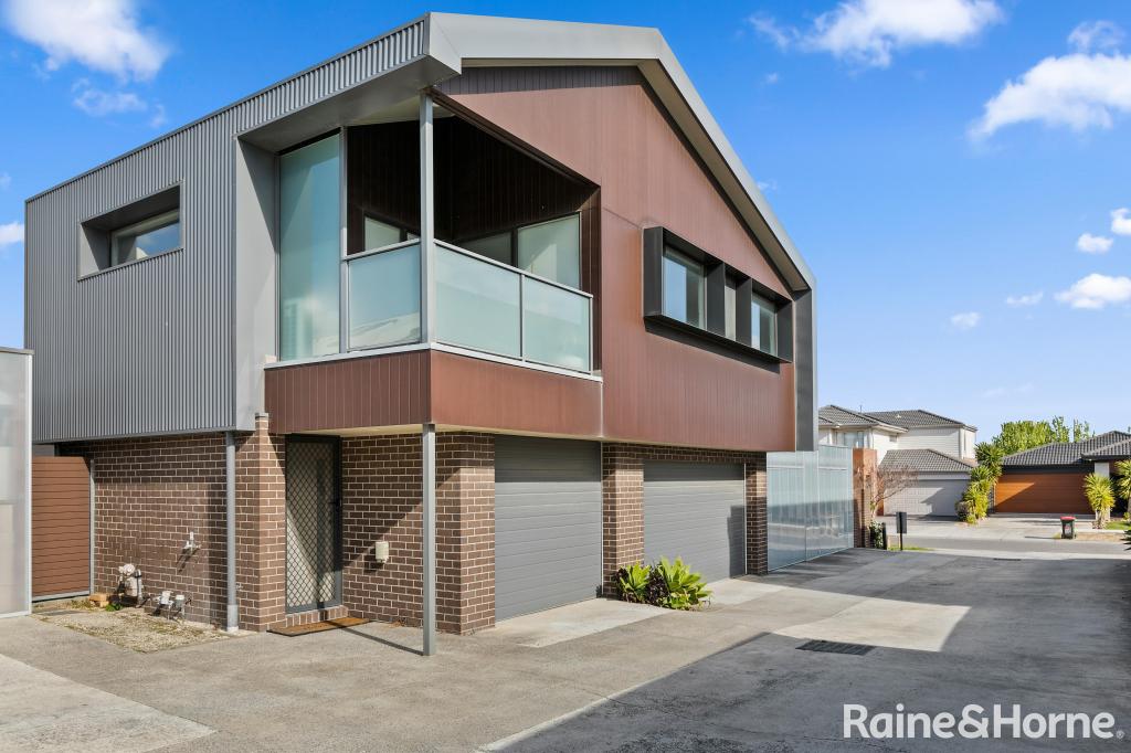 2/9 WATER FERN GR, GREENVALE, VIC 3059