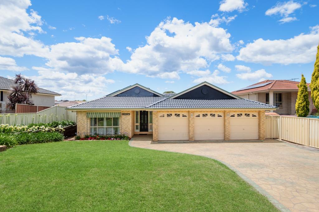 33 Archibald Cres, Rosemeadow, NSW 2560