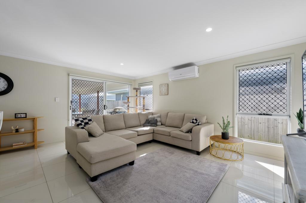 8 Village Bvd, Pimpama, QLD 4209