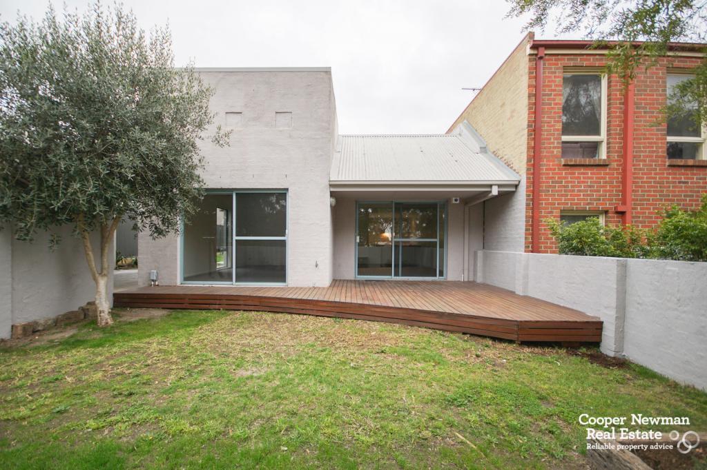 4 SUTHERLAND PL, BURWOOD, VIC 3125