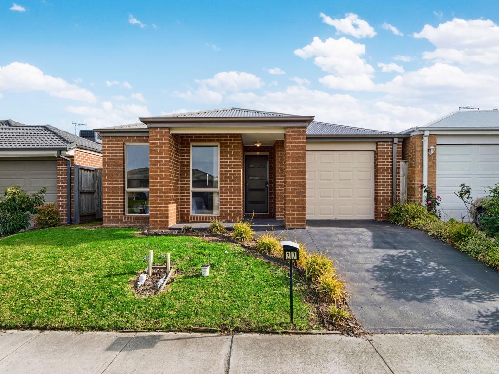 27 Curved Trunk Rd, Officer, VIC 3809