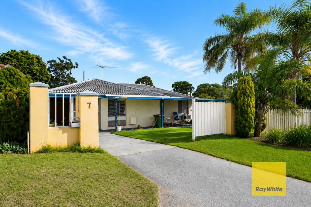 7 CALVERT WAY, GIRRAWHEEN, WA 6064