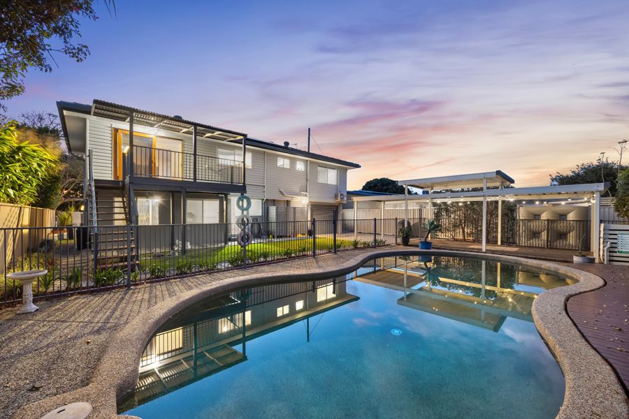 12 OKINYA ST, BIGGERA WATERS, QLD 4216