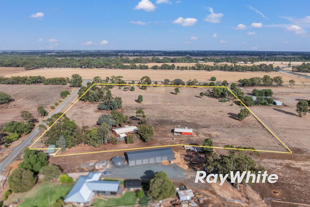33 ZEGELIN RD, ROCHESTER, VIC 3561