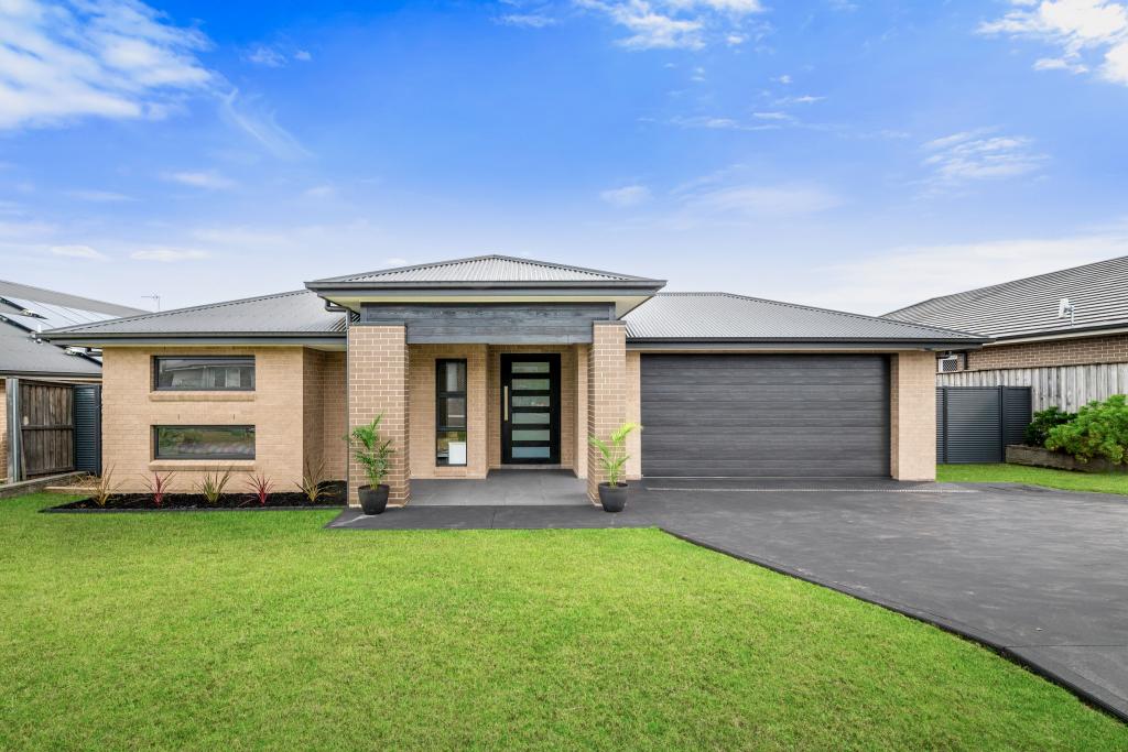 4 Caley St, The Oaks, NSW 2570