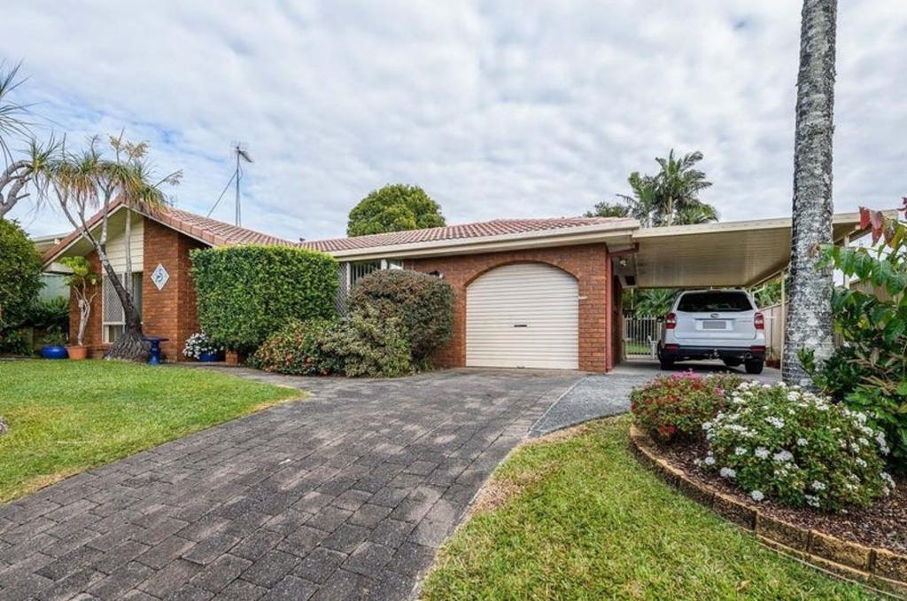 5 Carlton Ct, Arundel, QLD 4214