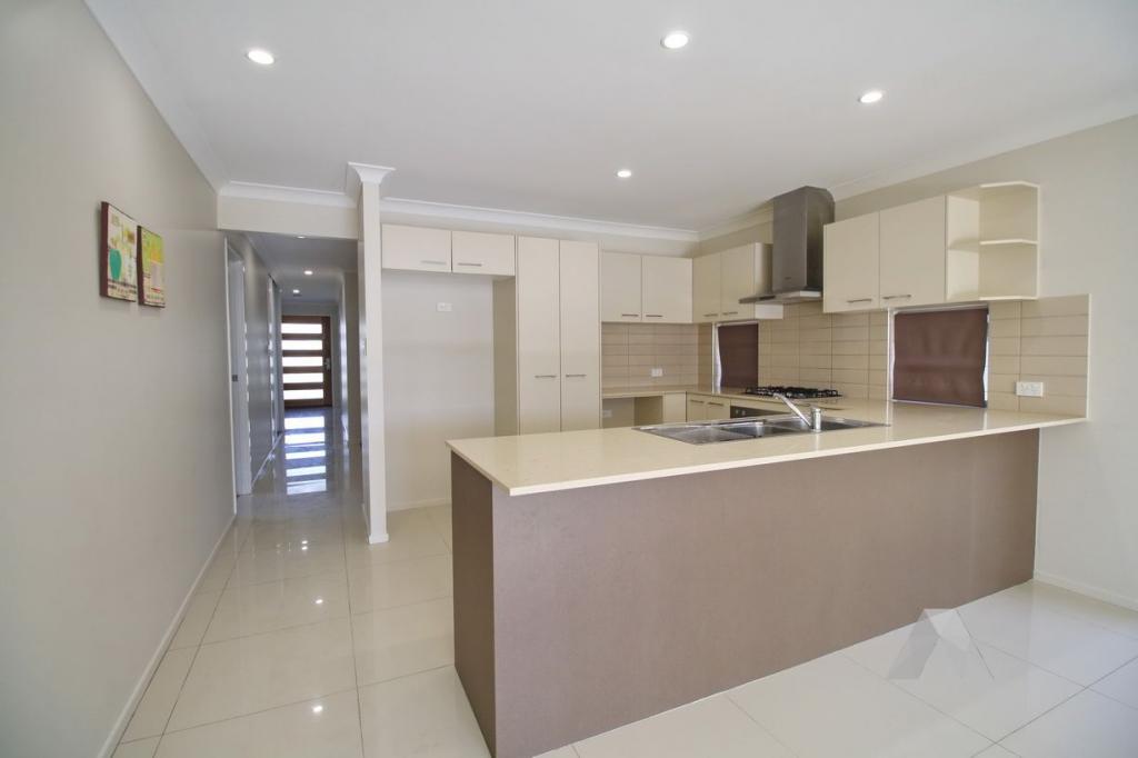 25 Calm Cres, Springfield Lakes, QLD 4300