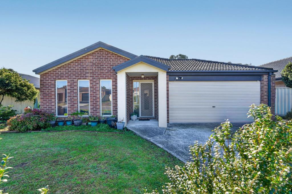 8 Delft Pl, Pakenham, VIC 3810