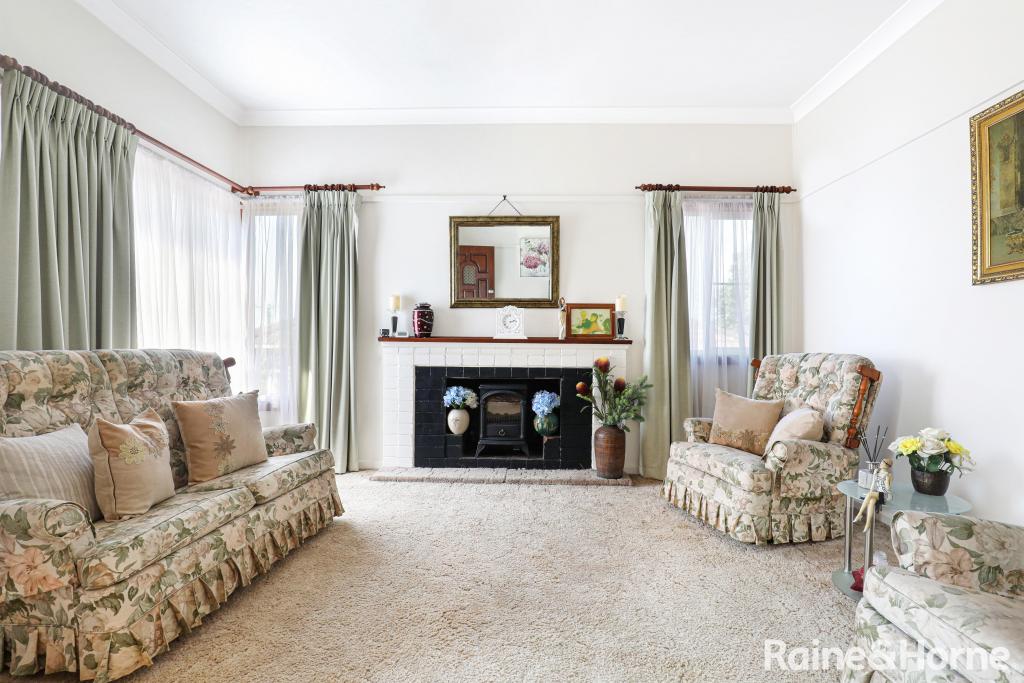 12 Mount St, Mount Saint Thomas, NSW 2500