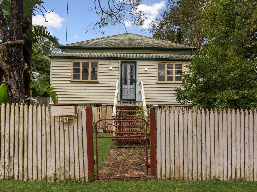 124 Thorn St, Ipswich, QLD 4305