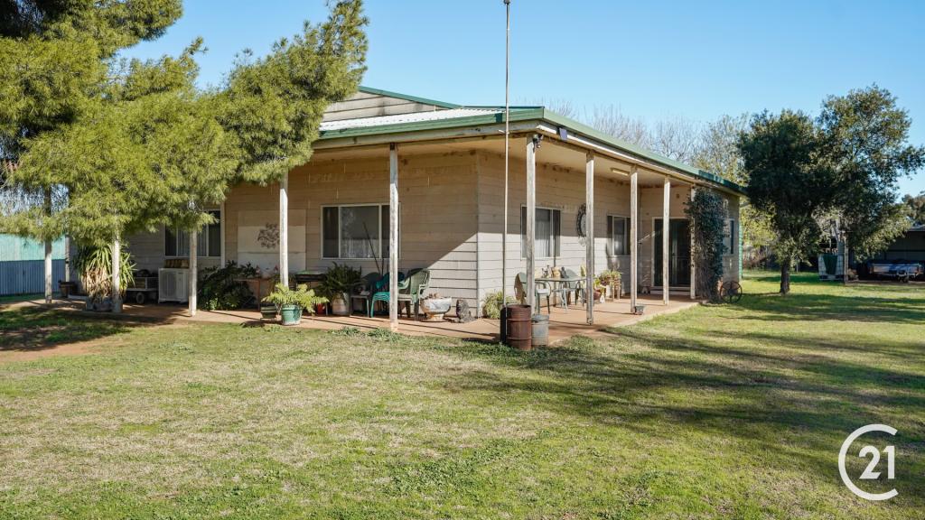 172 THE WELCOME ROAD, PARKES, NSW 2870