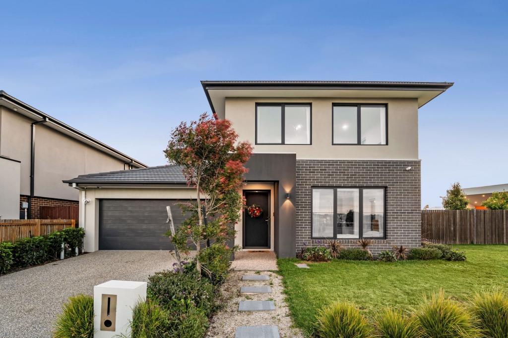 2 WOOLLY PDE, CLYDE NORTH, VIC 3978