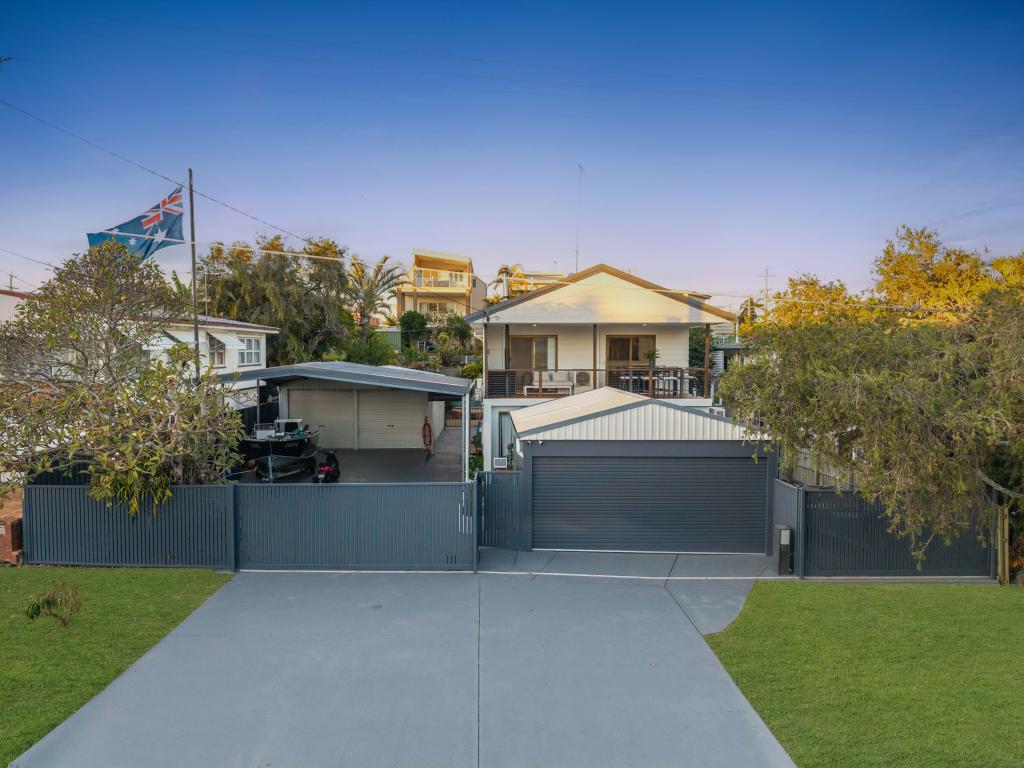 15 Fourth Ave, Scarborough, QLD 4020