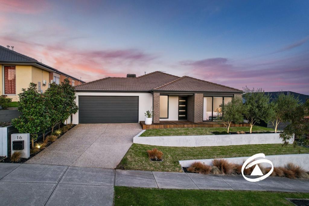 16 Summit Dr, Pakenham, VIC 3810