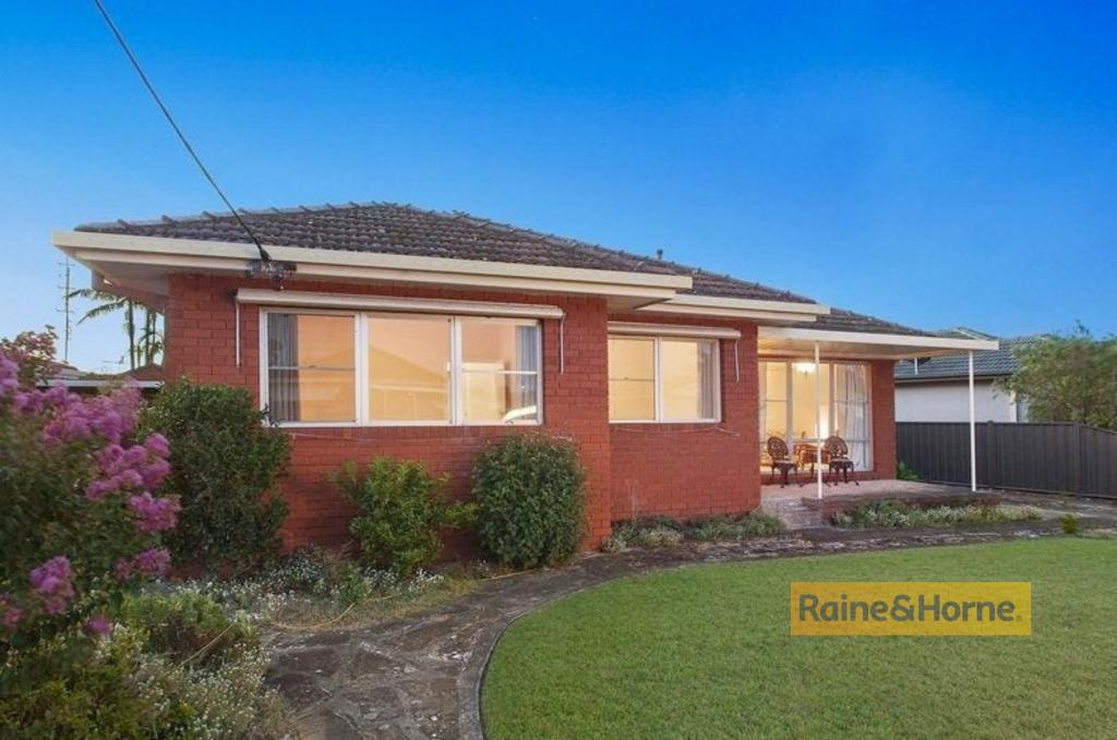 10 CAMELLIA CIR, WOY WOY, NSW 2256