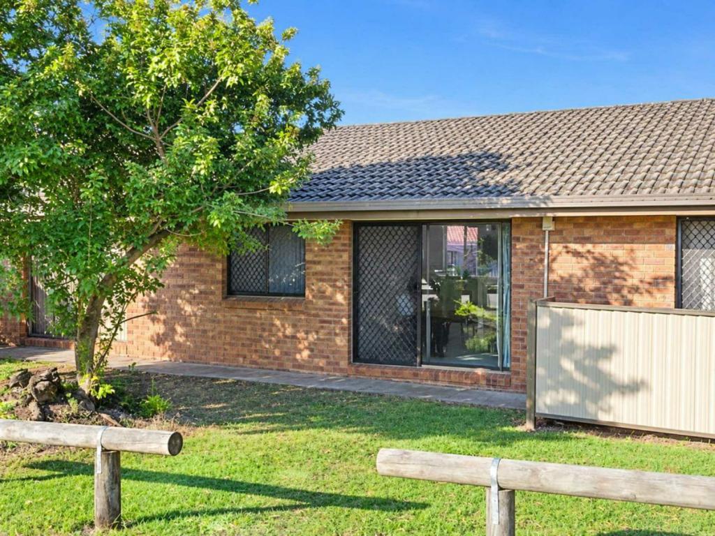 2/11 MUCHOW ST, BEENLEIGH, QLD 4207