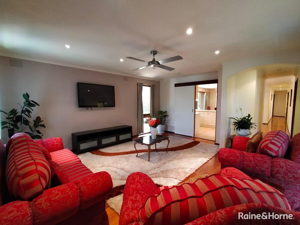 39 Streeton Cct, Mill Park, VIC 3082