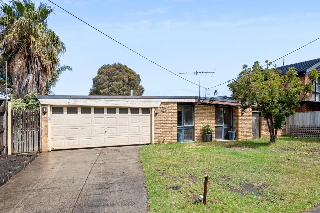 17 ROWAN DR, KEALBA, VIC 3021